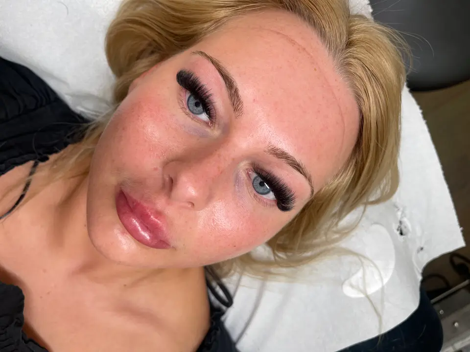 Volume lash set by Envy Lashes London